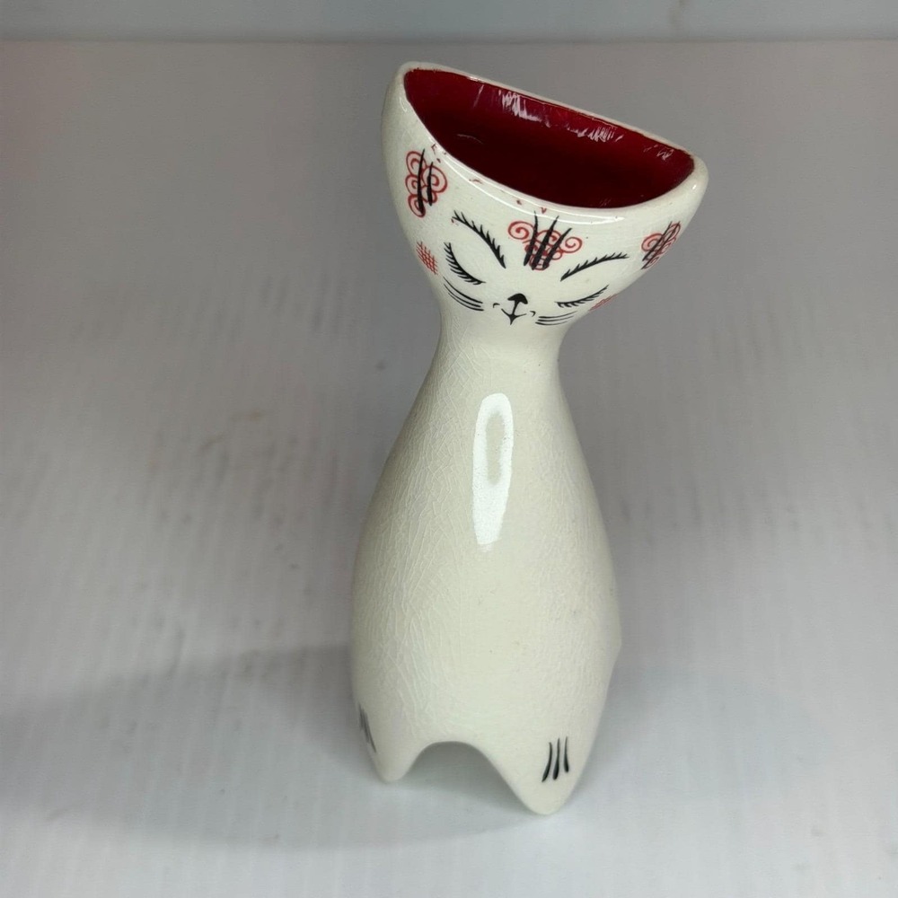 Vtg MCM Wade England Clarence Ceramic Cat Posey White Bud Vase Red Inside 4"